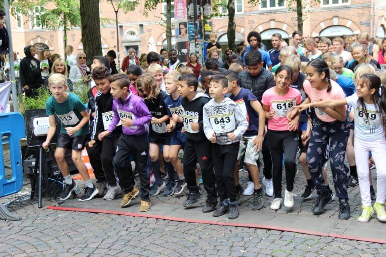 Read more about the article Nørrebroløbet – et løb hvor naboer, børn og lokale erhvervsdrivende løber med