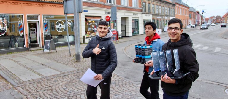 Read more about the article Farge besøger butikker i Køge og præsenterer deres opladerløsning