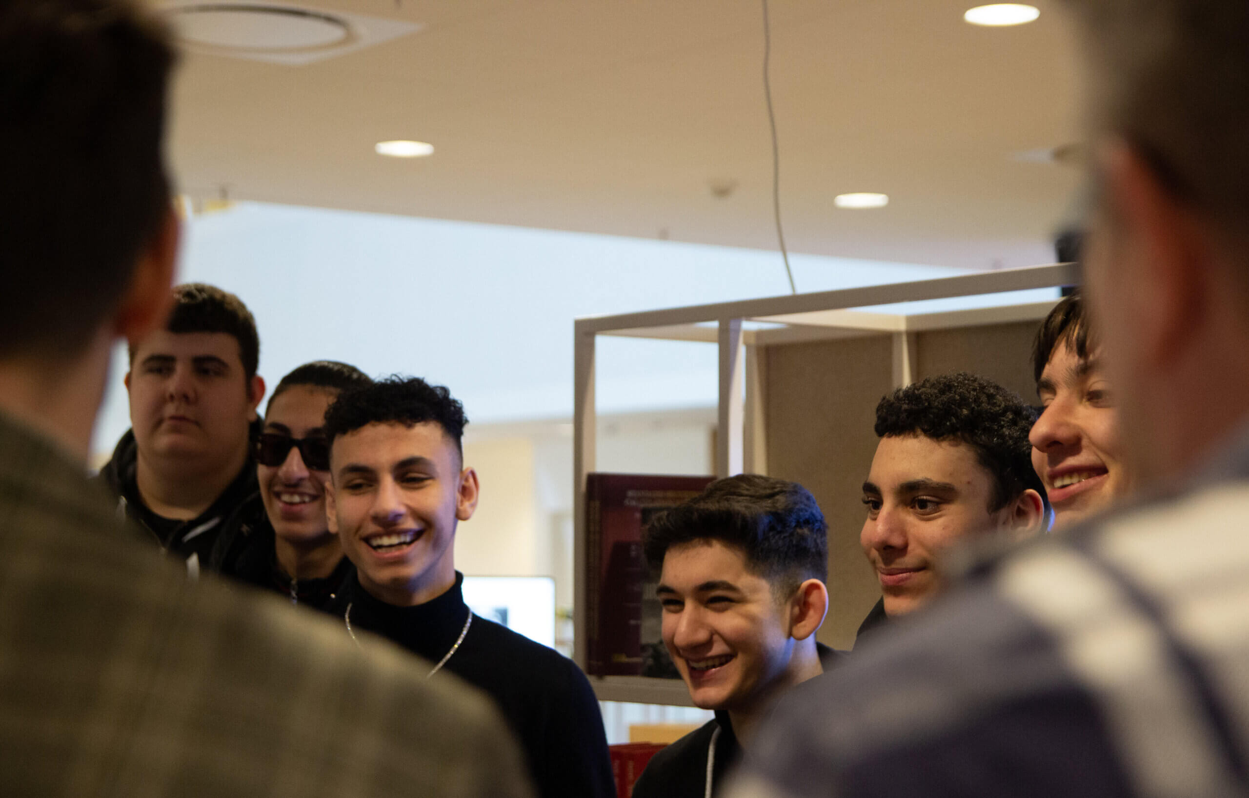 Drenge der smiler på besøg ved Microsoft